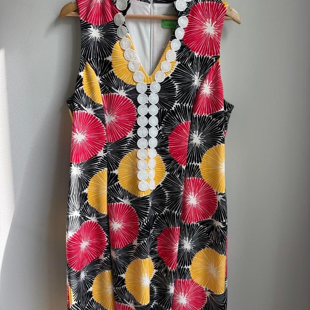 NWOT Cappagallo dress with red, yellow, and black fan-shaped motifs